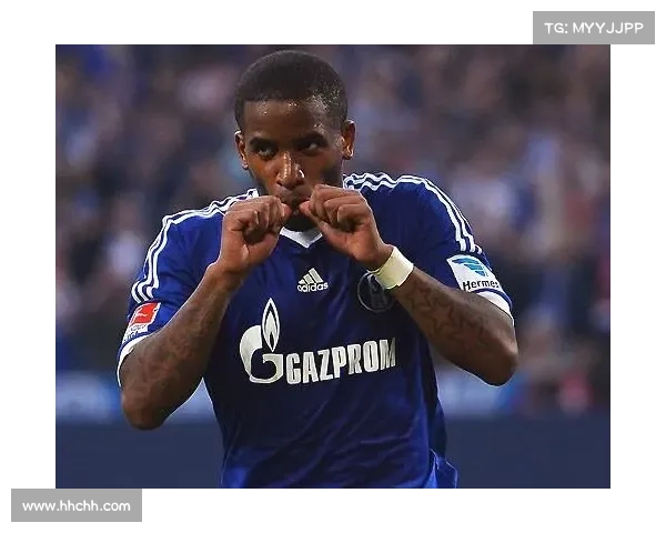 揭秘法尔范在沙尔克04时期司职位置及其场上核心作用分析