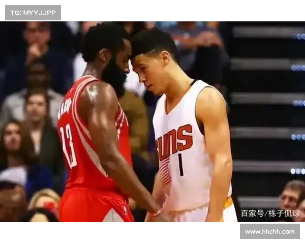 德文·布克在比赛中的卓越领导力让他稳居球队核心地位 德文·布克在比赛中的卓越领导力让他稳居球队核心地位