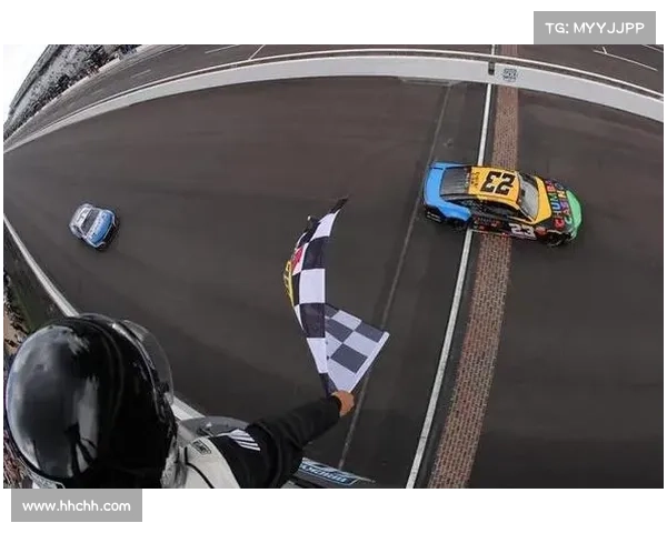 意大利车手在国际GT锦标赛中夺冠 展现卓越赛车实力 意大利车手在国际GT锦标赛中夺冠 展现卓越赛车实力